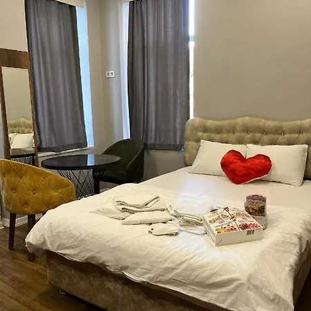 Moonlight Hotel *